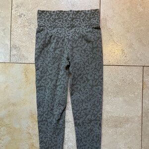 Scrunch bottom yoga pants